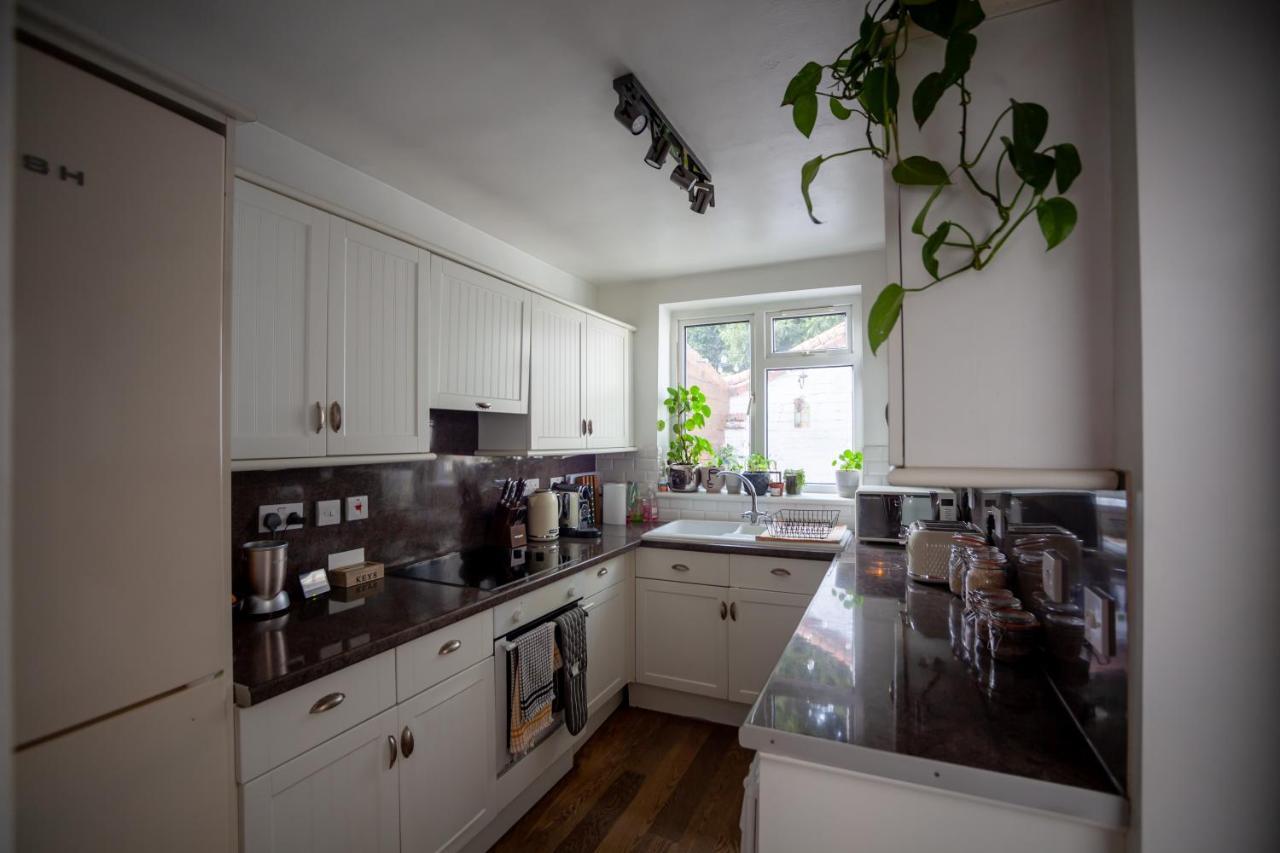 Hereford City - St Owens Terrace - Comfortable & Spacious Well Presented Three Storey House, Perfect For A Weekend Away & Exploring The City On Foot - Hosted By Rentmyhouse エクステリア 写真