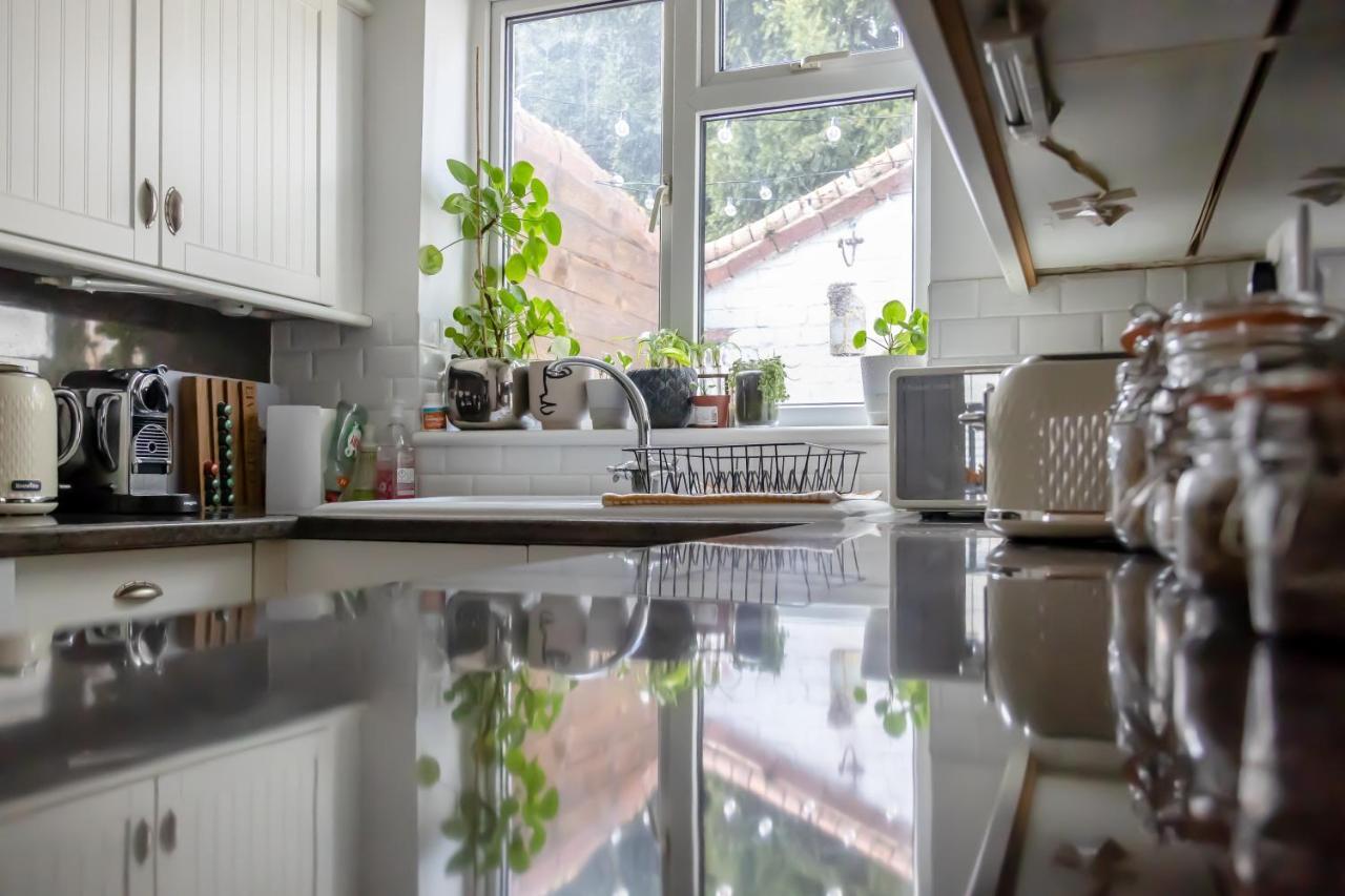 Hereford City - St Owens Terrace - Comfortable & Spacious Well Presented Three Storey House, Perfect For A Weekend Away & Exploring The City On Foot - Hosted By Rentmyhouse エクステリア 写真