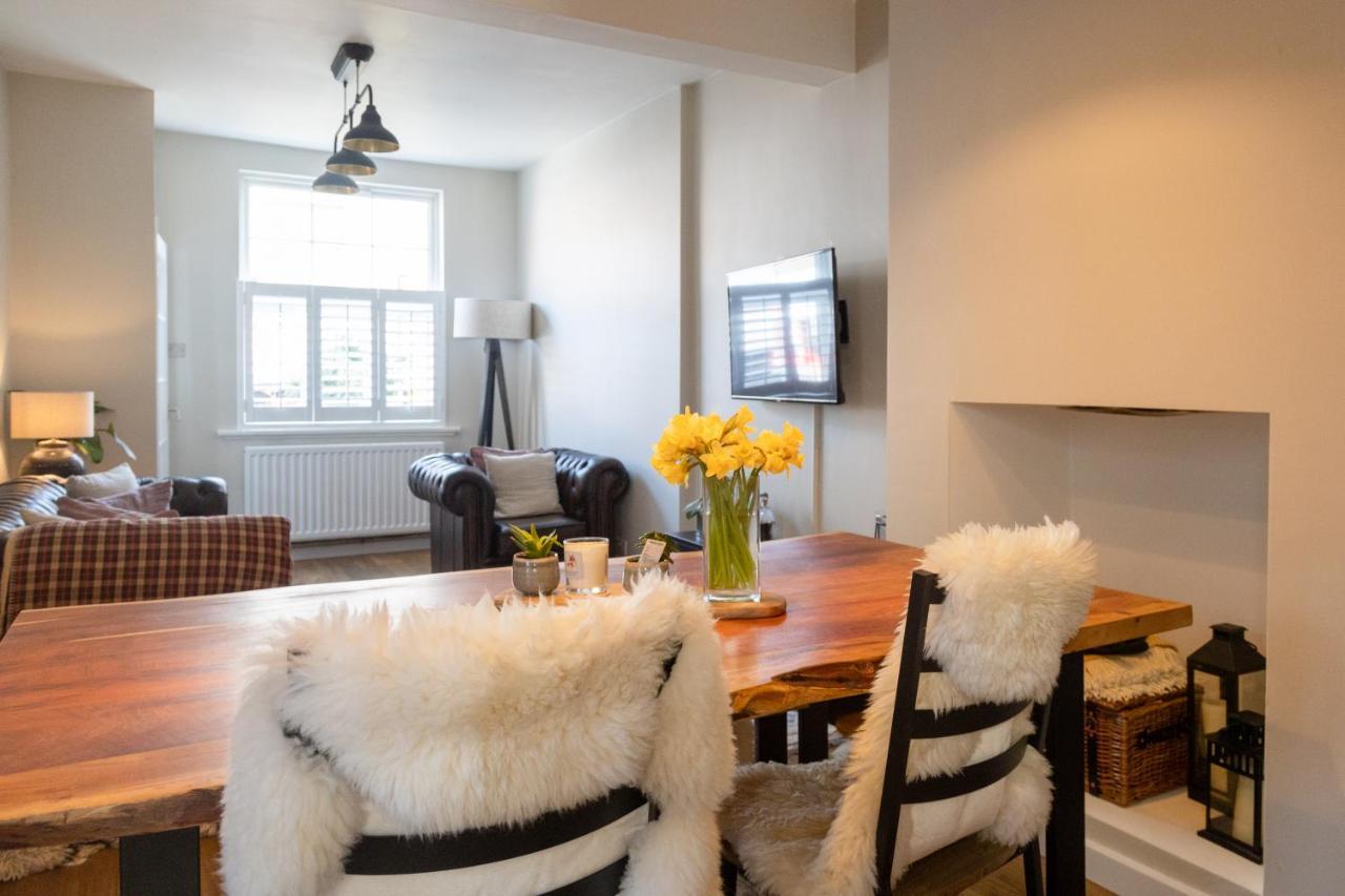 Hereford City - St Owens Terrace - Comfortable & Spacious Well Presented Three Storey House, Perfect For A Weekend Away & Exploring The City On Foot - Hosted By Rentmyhouse エクステリア 写真