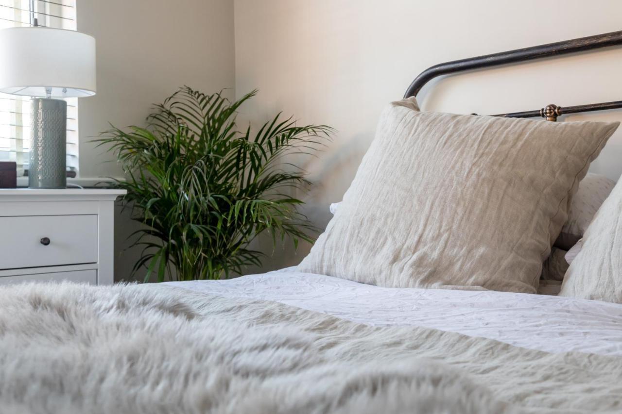 Hereford City - St Owens Terrace - Comfortable & Spacious Well Presented Three Storey House, Perfect For A Weekend Away & Exploring The City On Foot - Hosted By Rentmyhouse エクステリア 写真