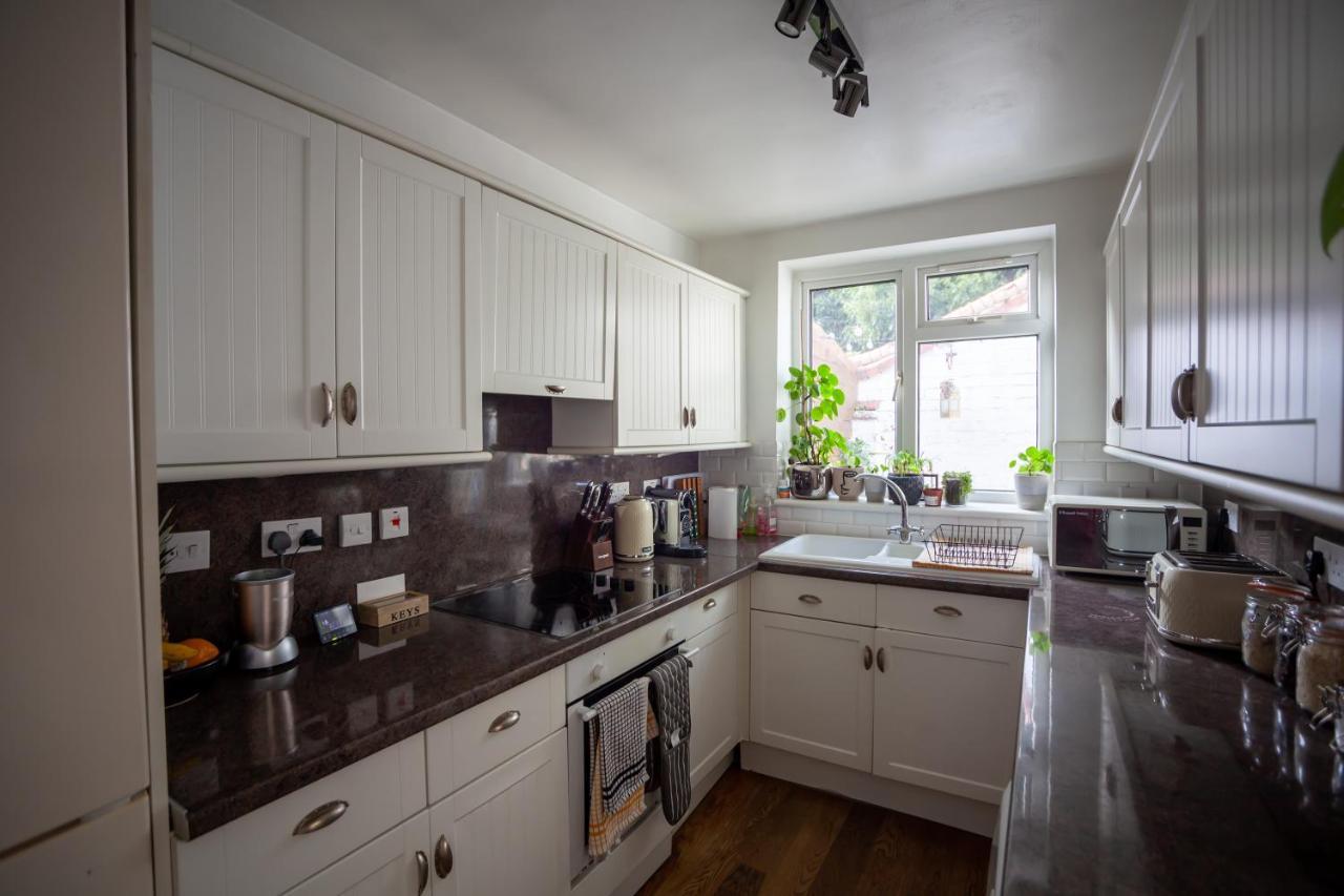 Hereford City - St Owens Terrace - Comfortable & Spacious Well Presented Three Storey House, Perfect For A Weekend Away & Exploring The City On Foot - Hosted By Rentmyhouse エクステリア 写真