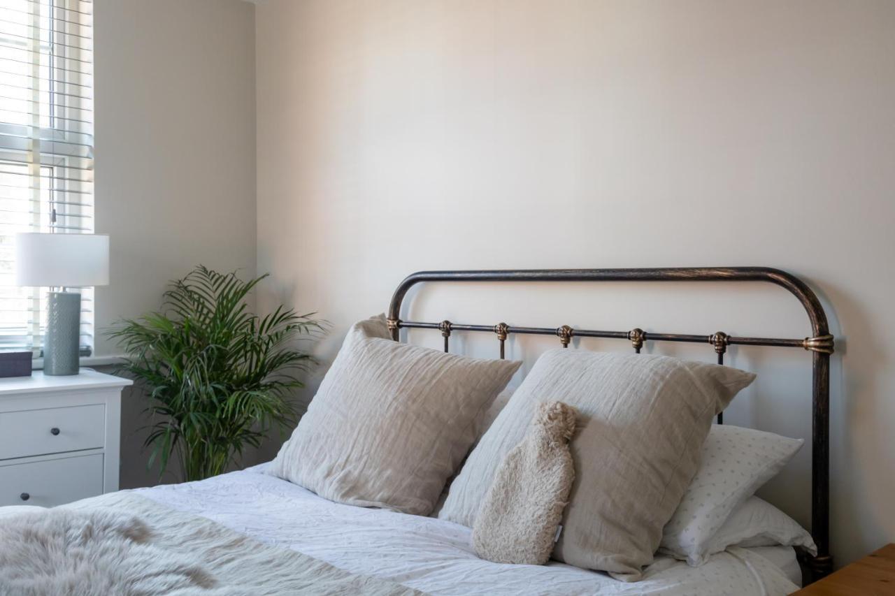 Hereford City - St Owens Terrace - Comfortable & Spacious Well Presented Three Storey House, Perfect For A Weekend Away & Exploring The City On Foot - Hosted By Rentmyhouse エクステリア 写真